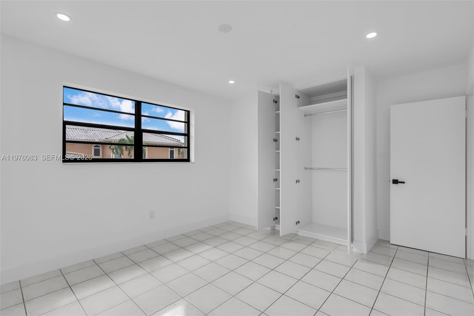 1005 W 36th Pl Hialeah, FL 33012