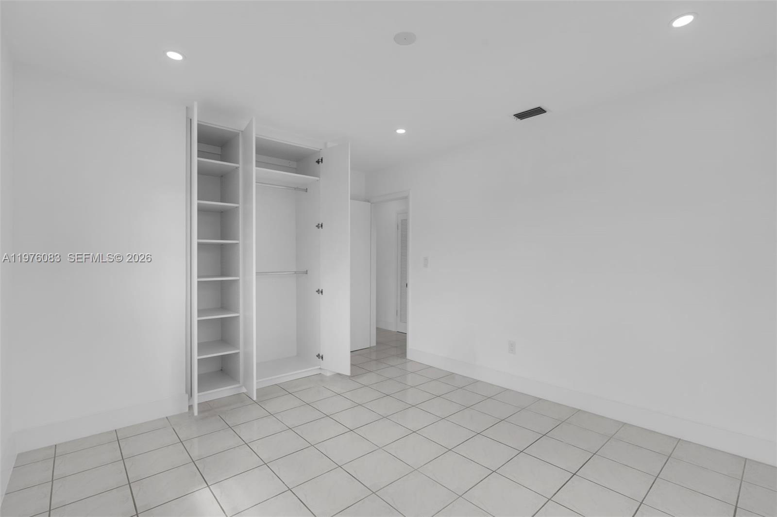 1005 W 36th Pl Hialeah, FL 33012