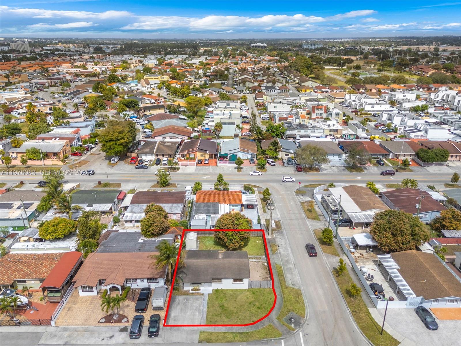 1005 W 36th Pl Hialeah, FL 33012