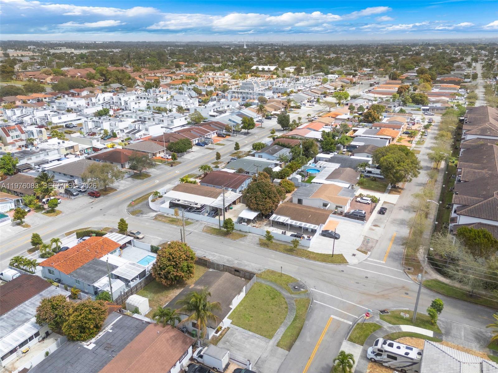 1005 W 36th Pl Hialeah, FL 33012