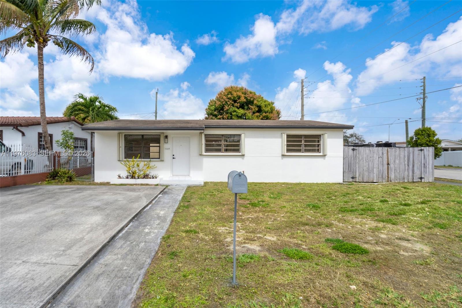 1005 W 36th Pl Hialeah, FL 33012