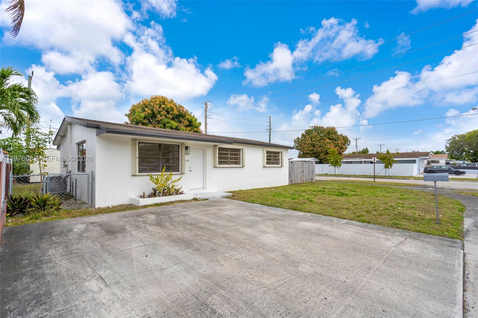 1005 W 36th Pl Hialeah, FL 33012