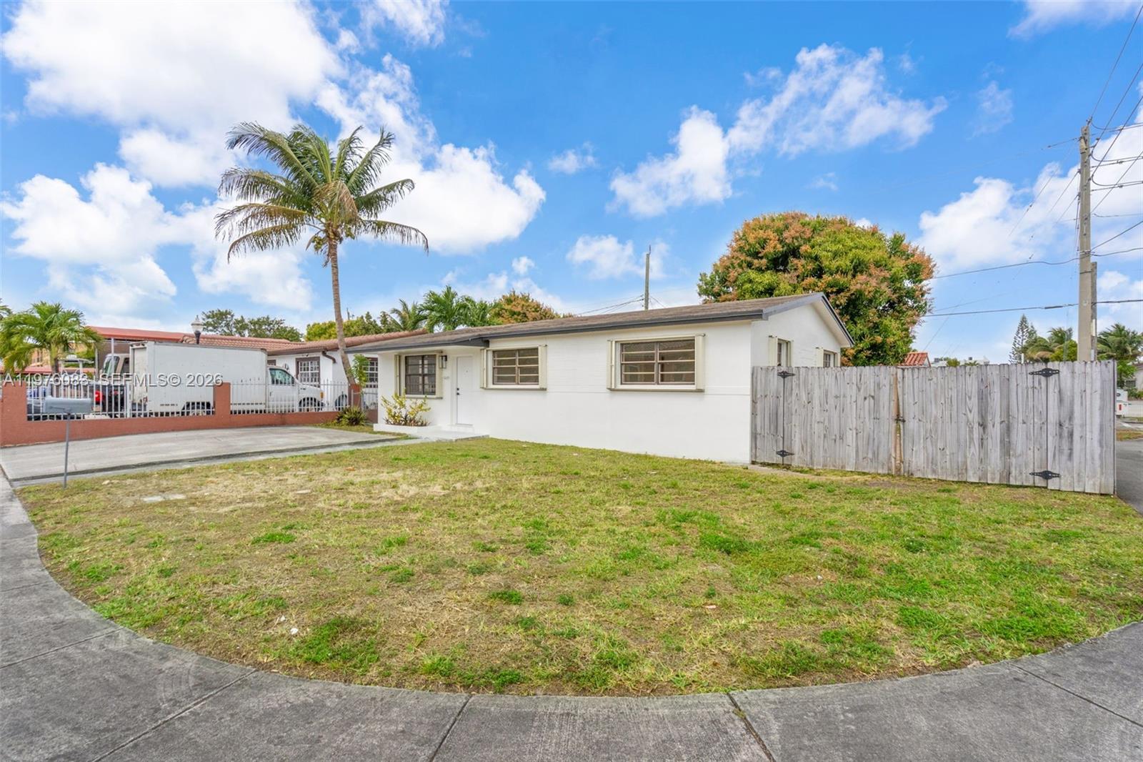 1005 W 36th Pl Hialeah, FL 33012