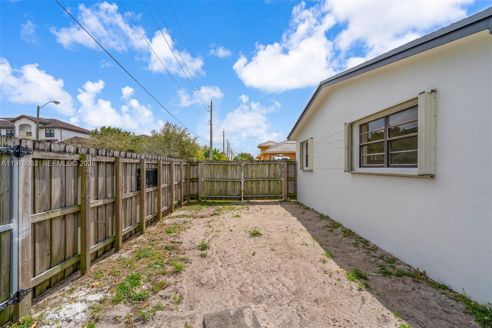 1005 W 36th Pl Hialeah, FL 33012