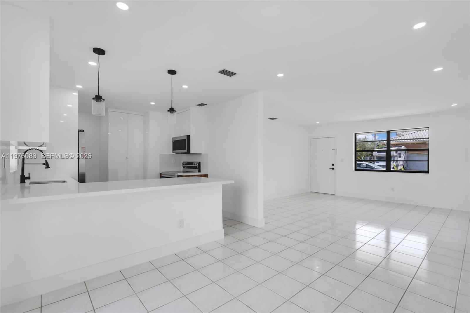 1005 W 36th Pl Hialeah, FL 33012