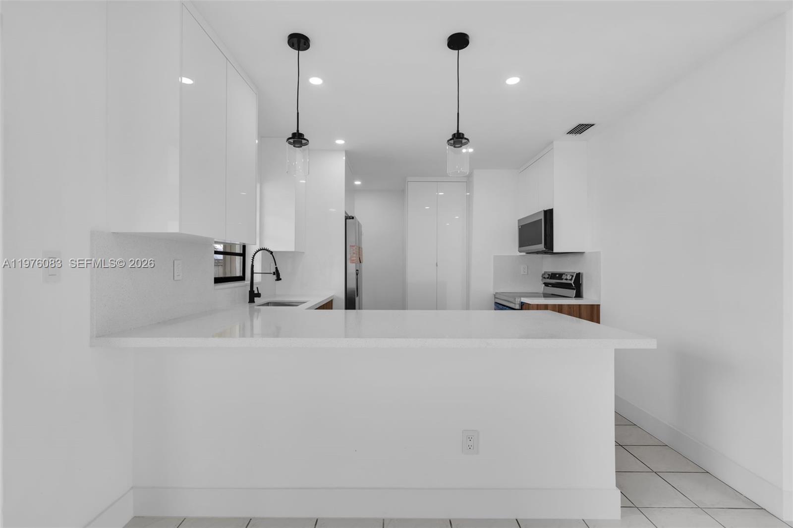 1005 W 36th Pl Hialeah, FL 33012