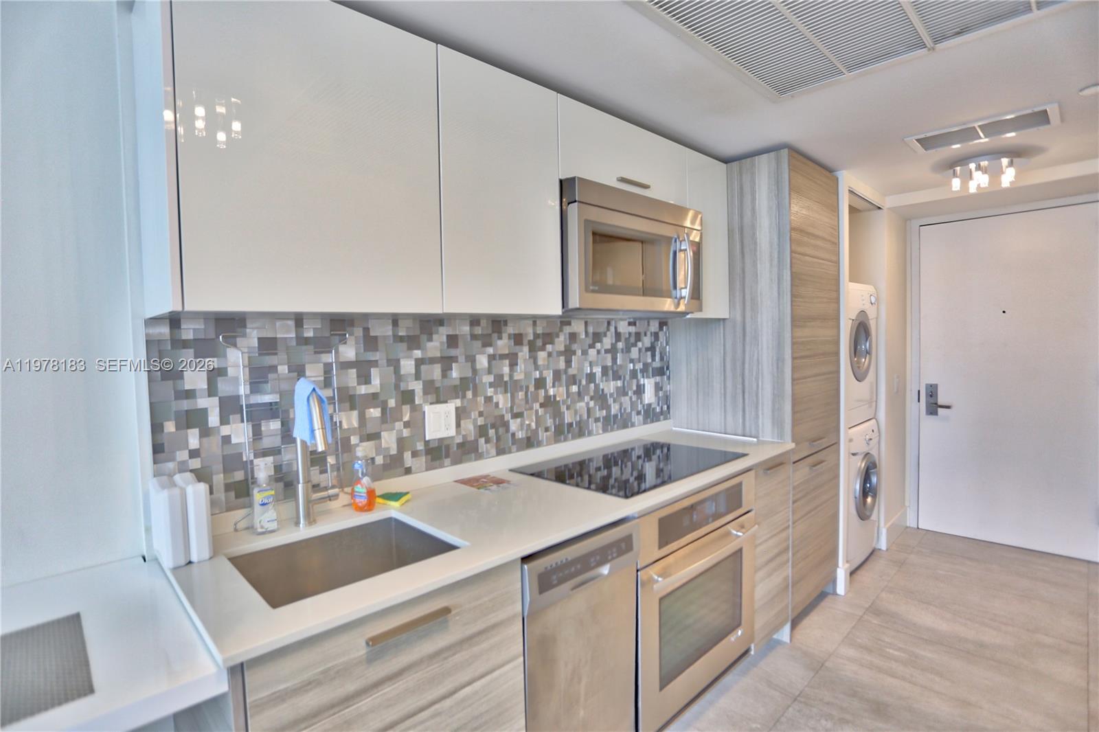 1300 Brickell Bay Dr #2700 Miami, FL 33131