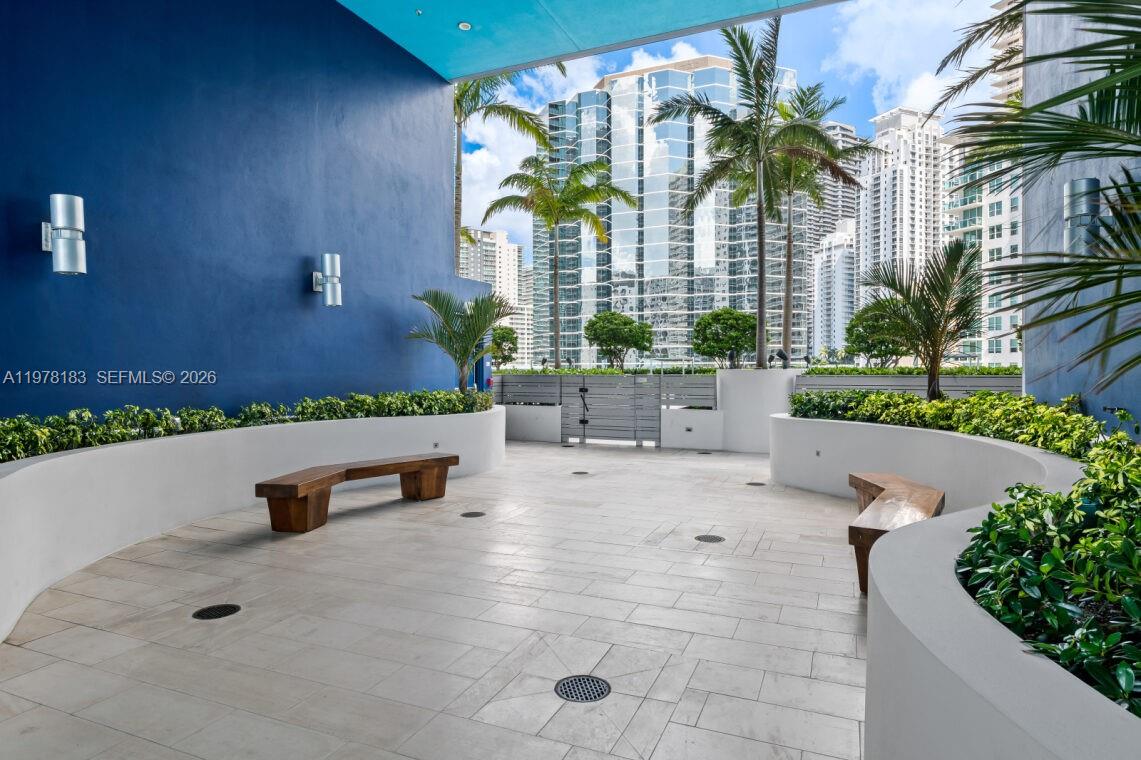1300 Brickell Bay Dr #2700 Miami, FL 33131