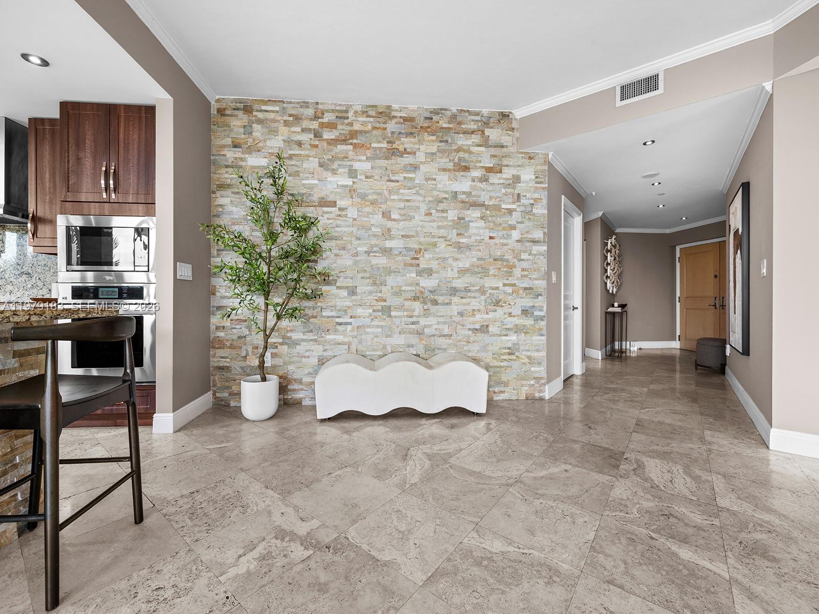 2645 S Bayshore Dr #304 Miami, FL 33133