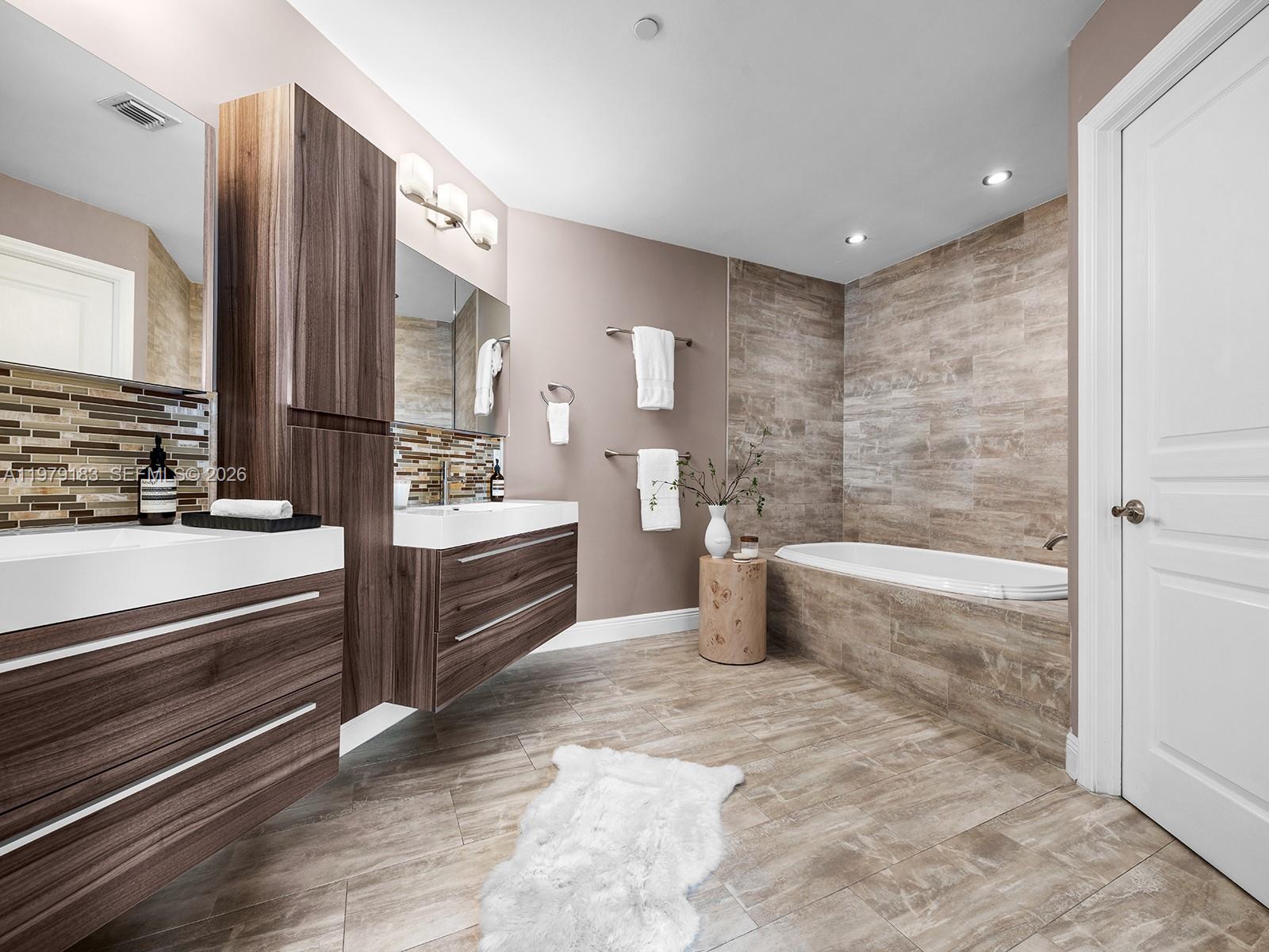 2645 S Bayshore Dr #304 Miami, FL 33133