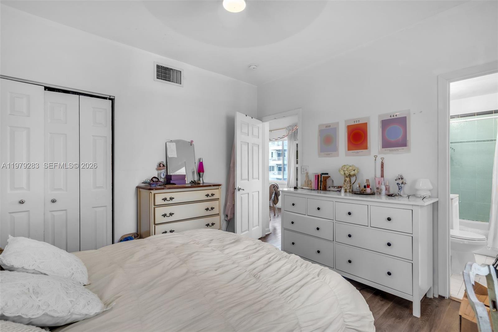 2615 Collins Ave #21 Miami Beach, FL 33140