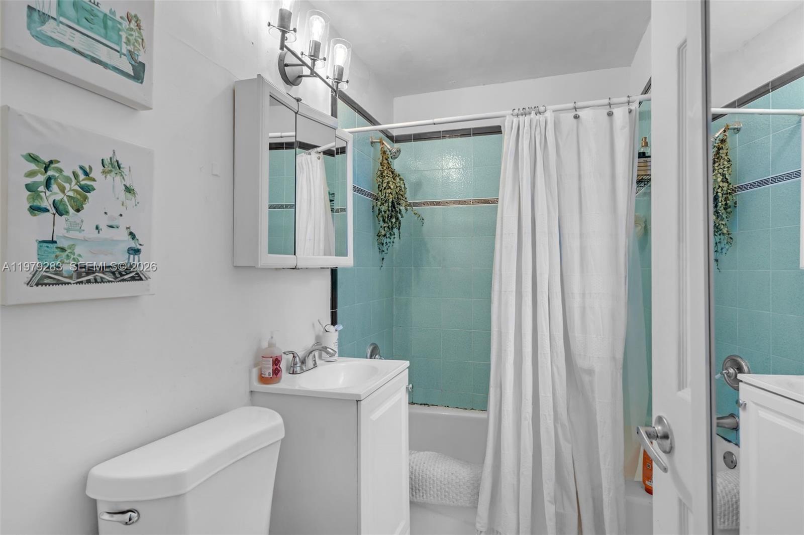 2615 Collins Ave #21 Miami Beach, FL 33140