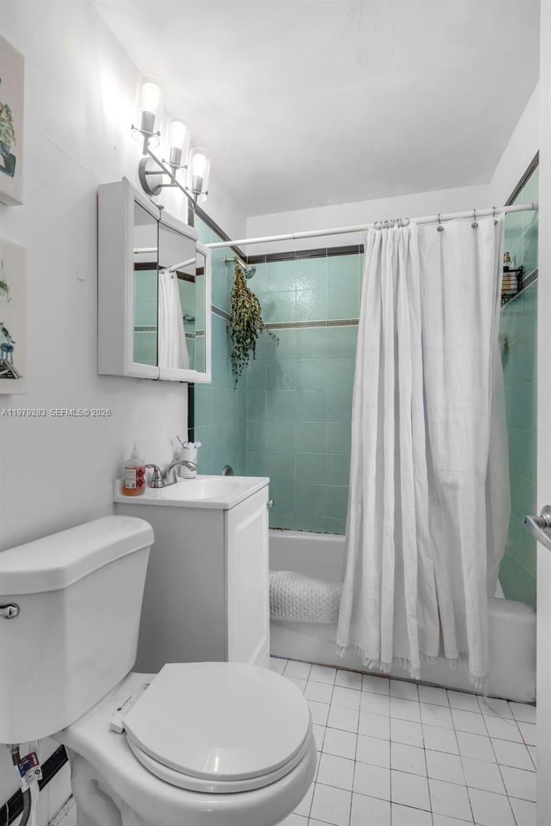 2615 Collins Ave #21 Miami Beach, FL 33140