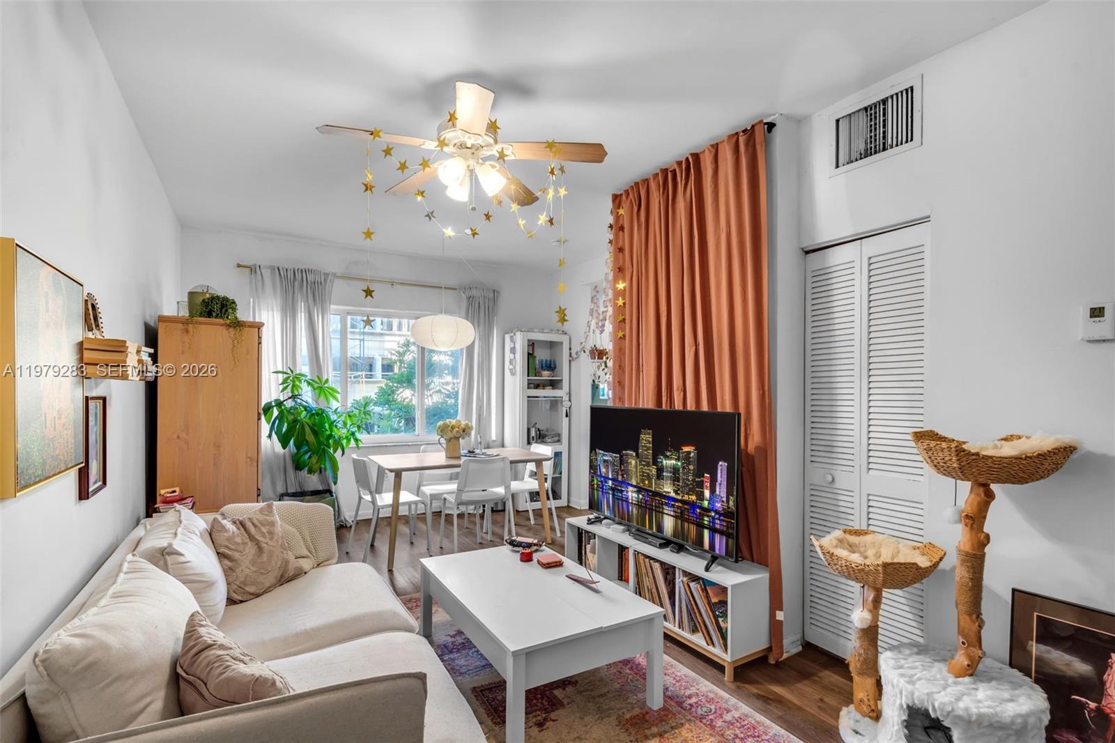 2615 Collins Ave #21 Miami Beach, FL 33140