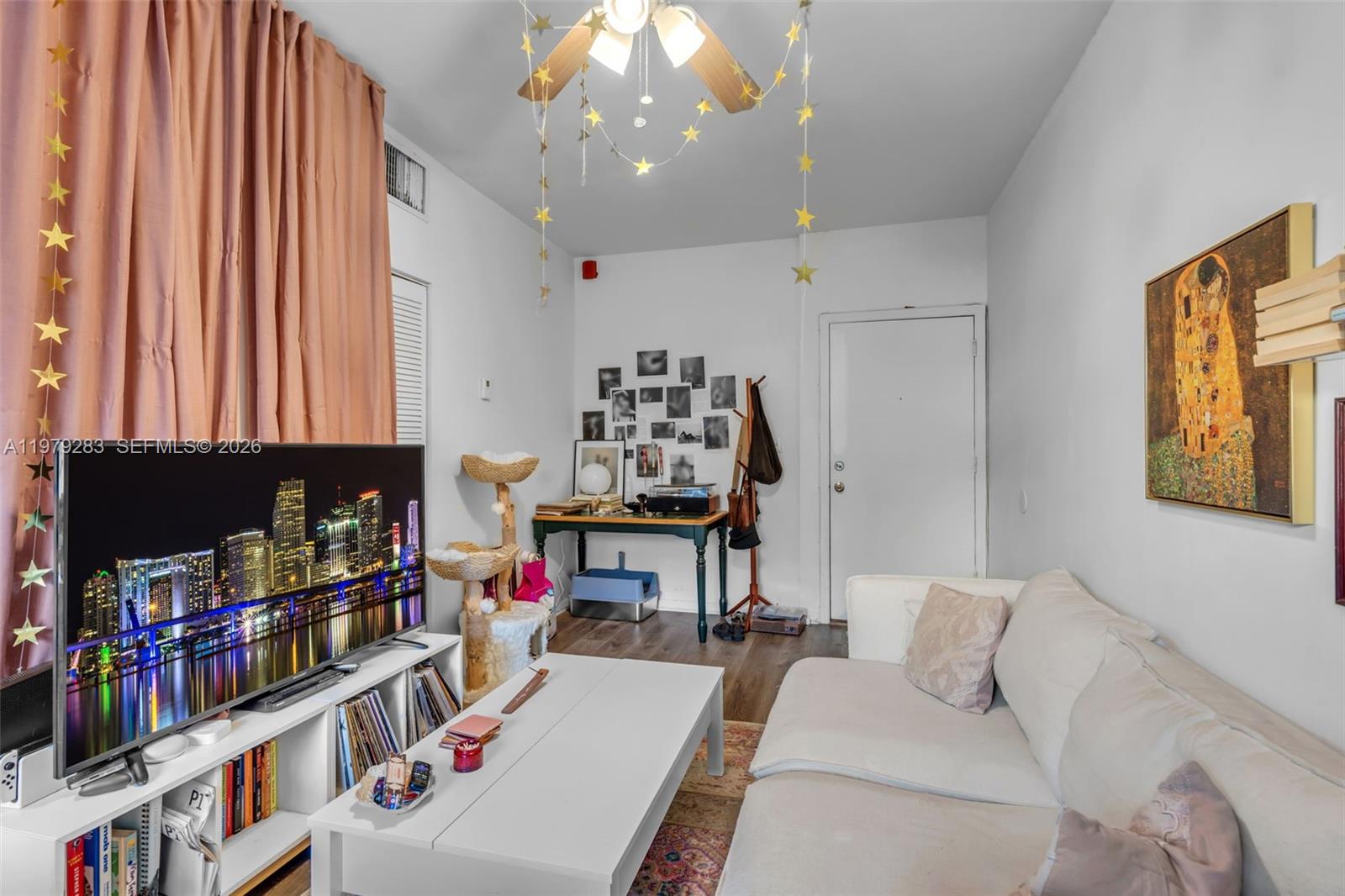 2615 Collins Ave #21 Miami Beach, FL 33140