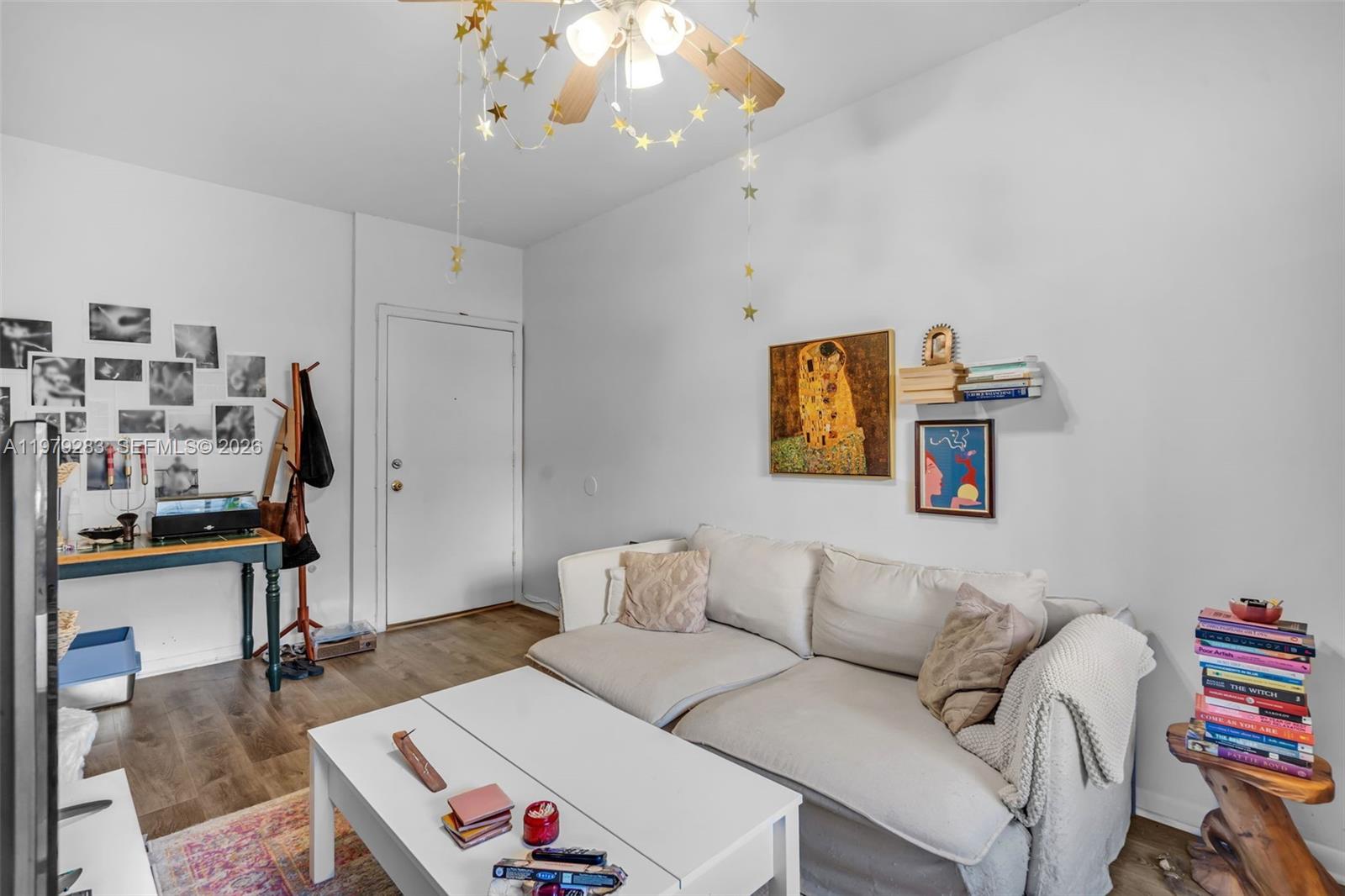 2615 Collins Ave #21 Miami Beach, FL 33140