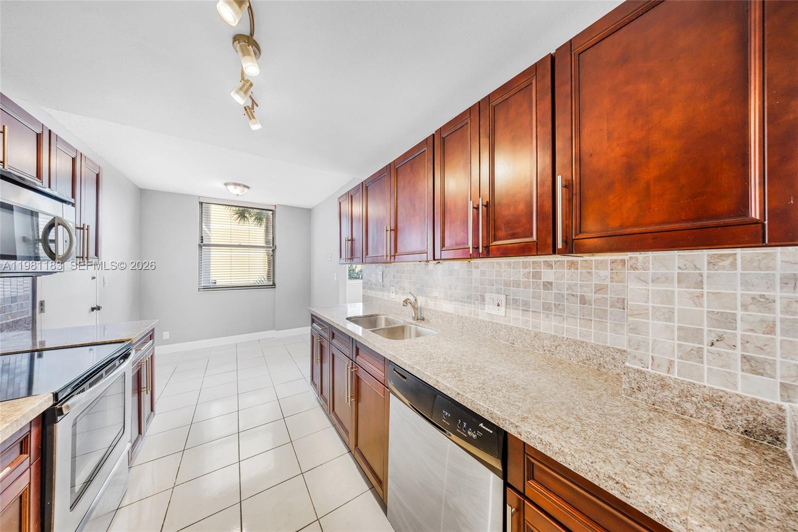 4350 Hillcrest Dr #200 Hollywood, FL 33021