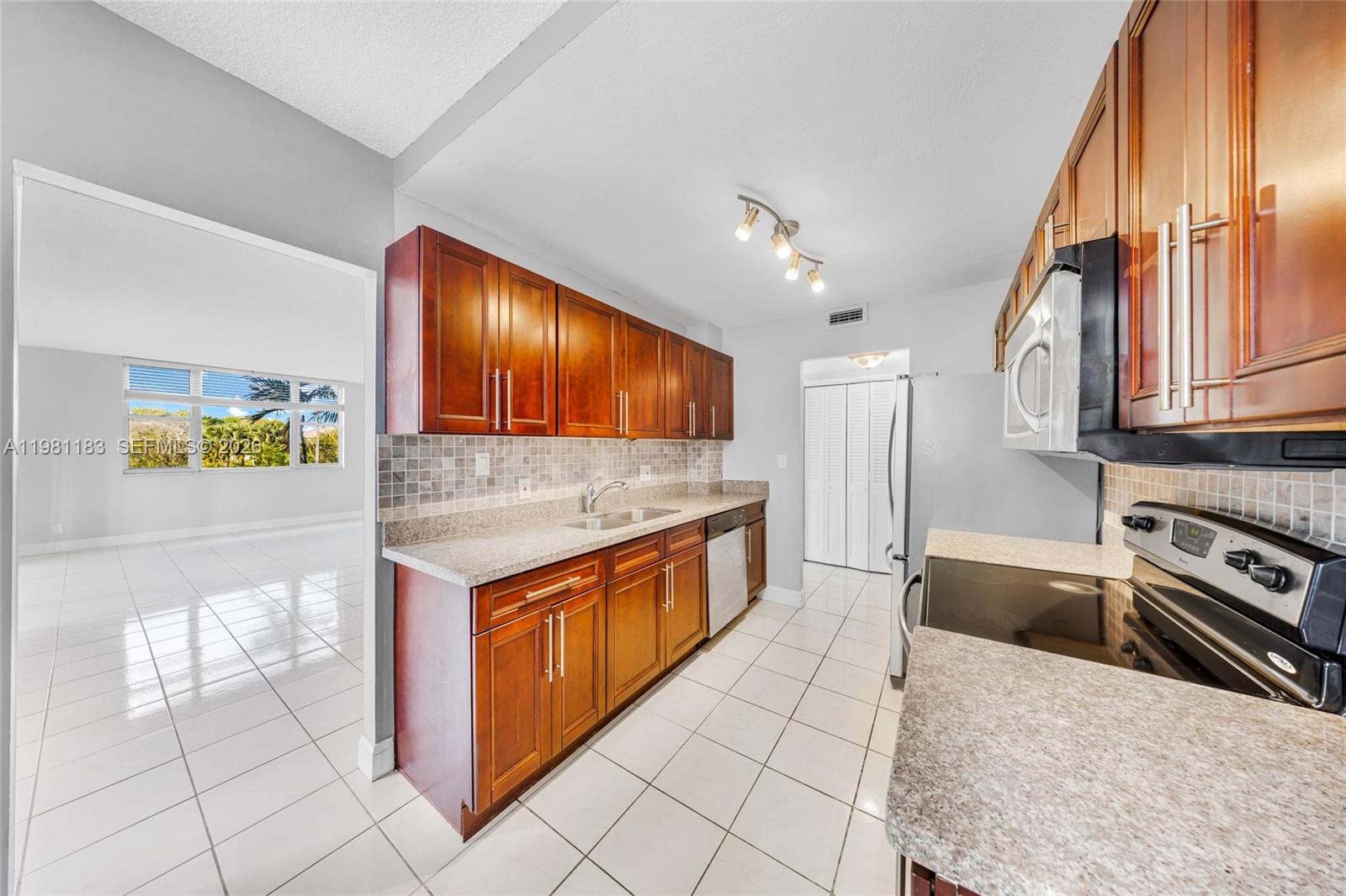 4350 Hillcrest Dr #200 Hollywood, FL 33021
