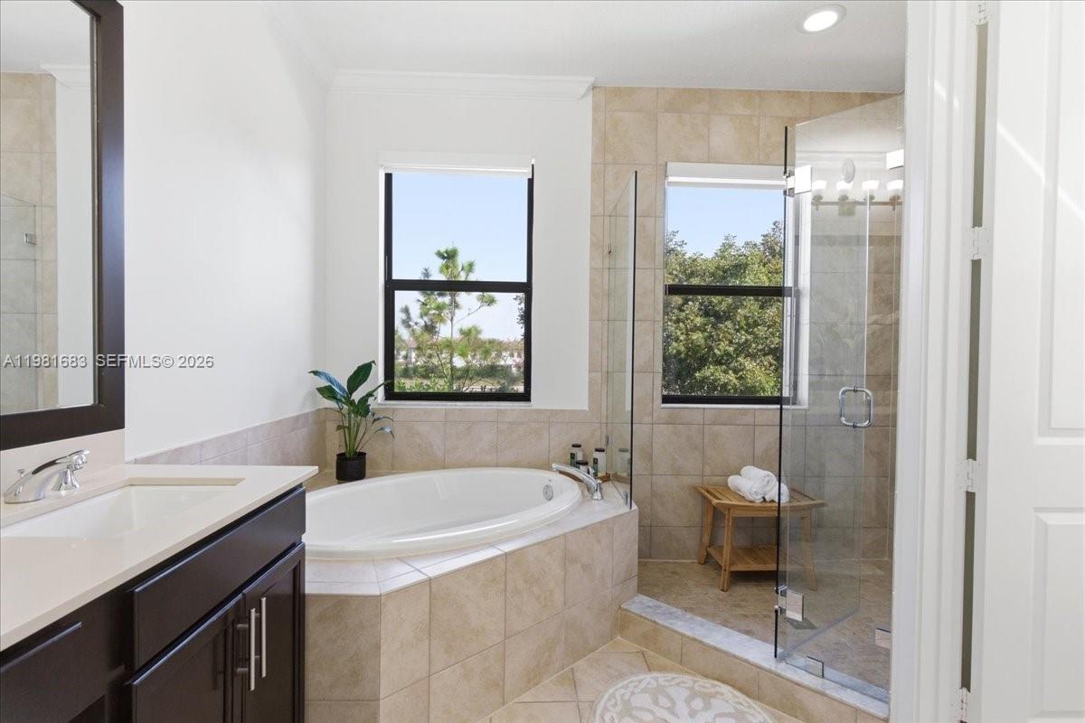 3407 W 99th Pl Hialeah, FL 33018