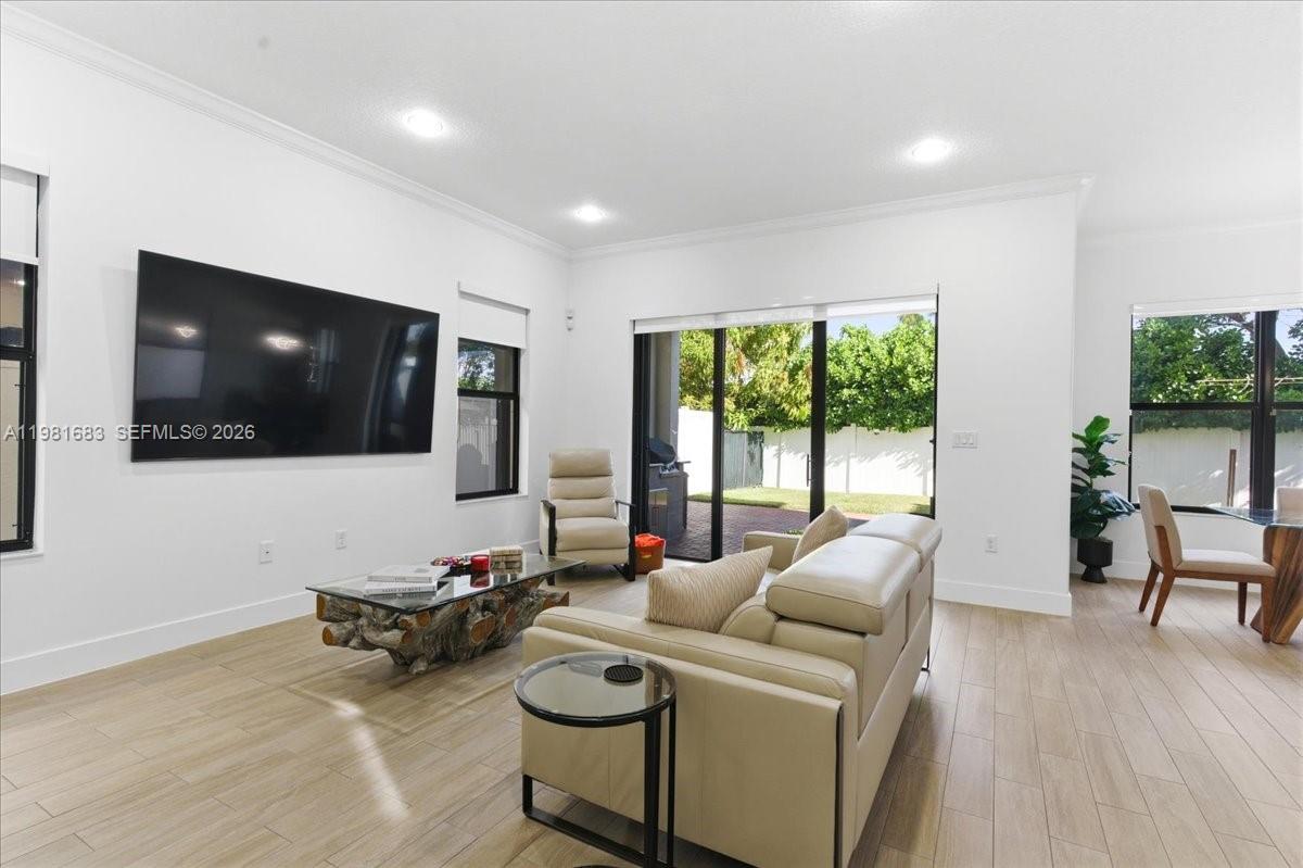 3407 W 99th Pl Hialeah, FL 33018