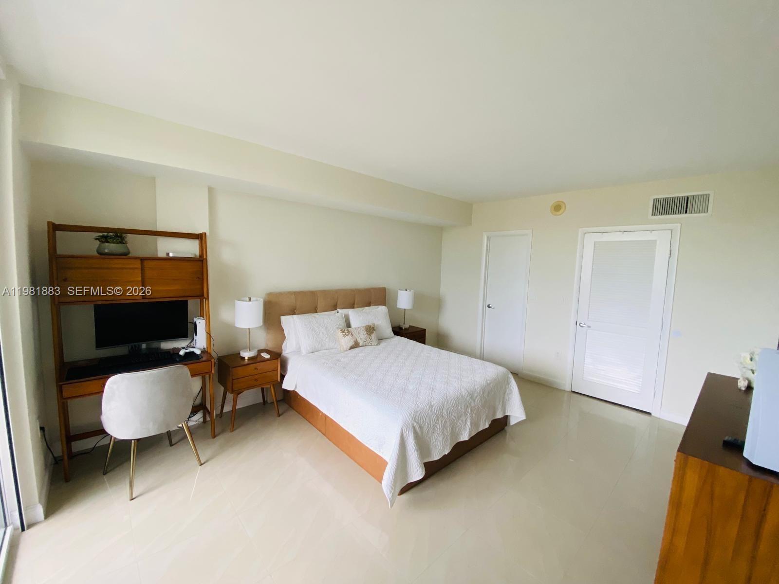 image Harbour House13