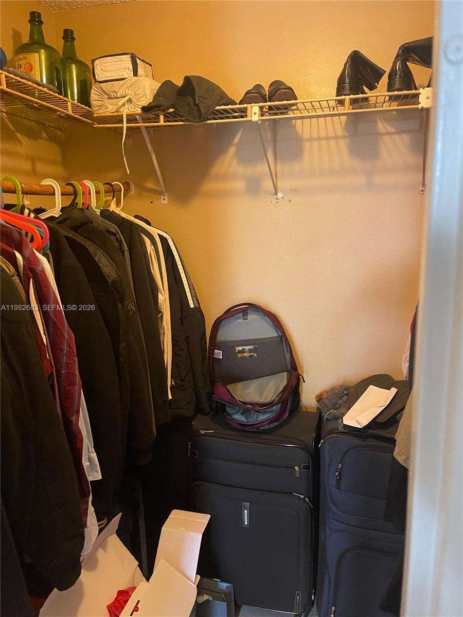 210 172nd St #323 Sunny Isles Beach, FL 33160