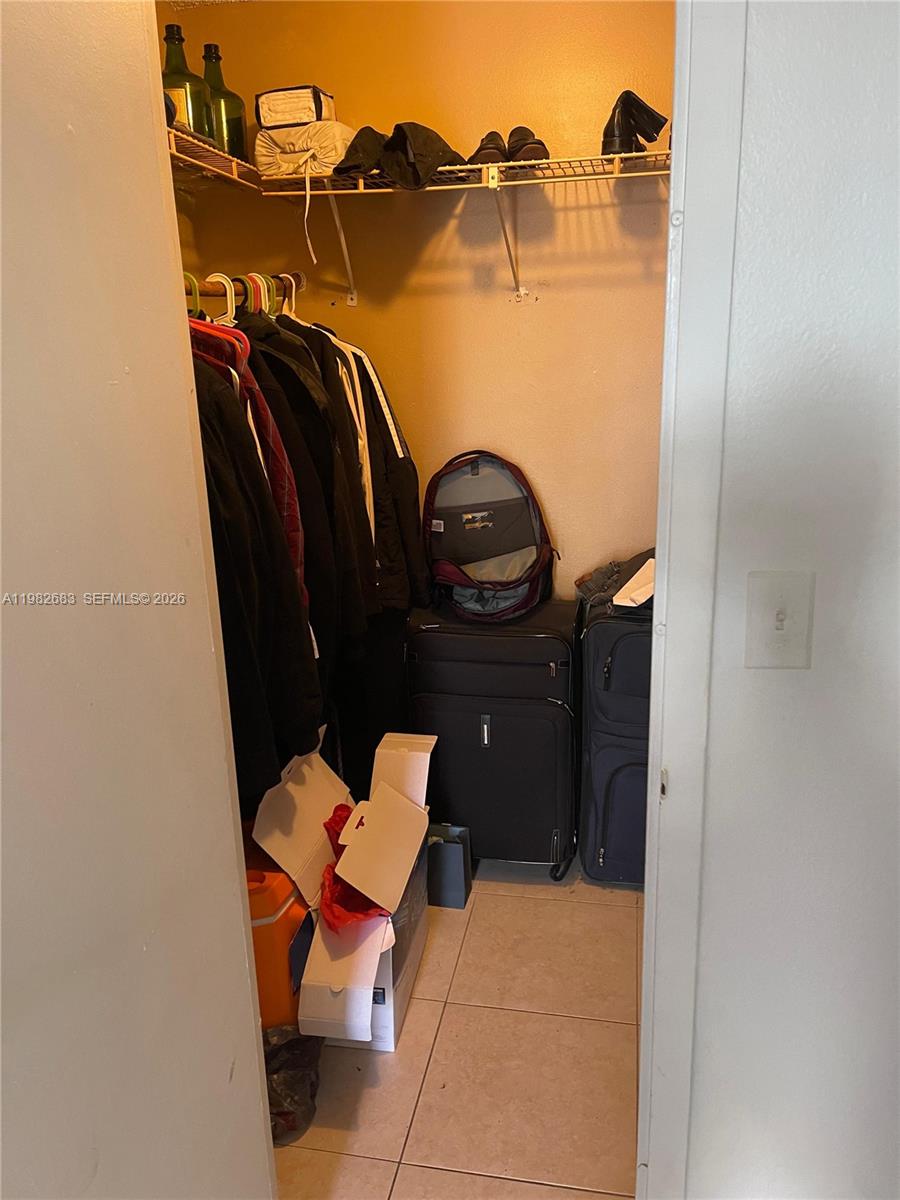 210 172nd St #323 Sunny Isles Beach, FL 33160