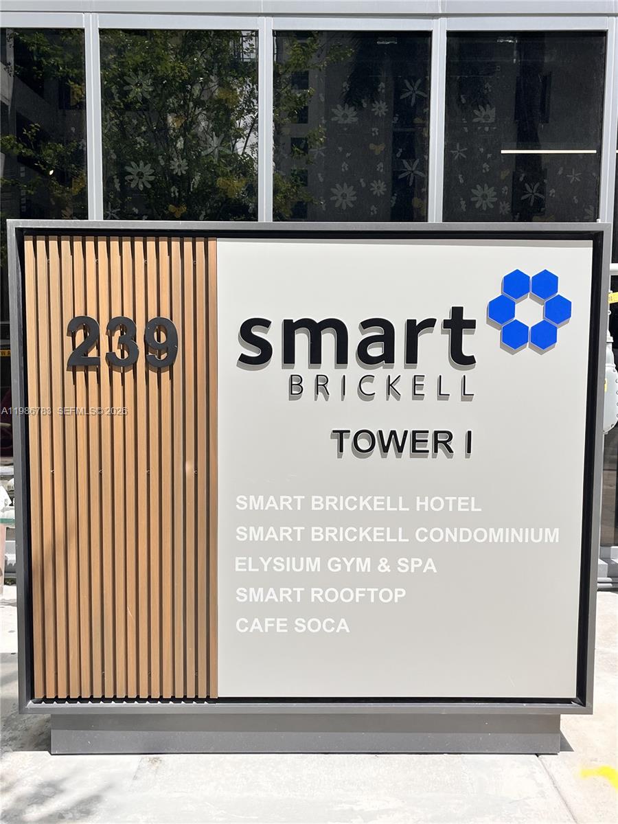 image Smart Brickell III0