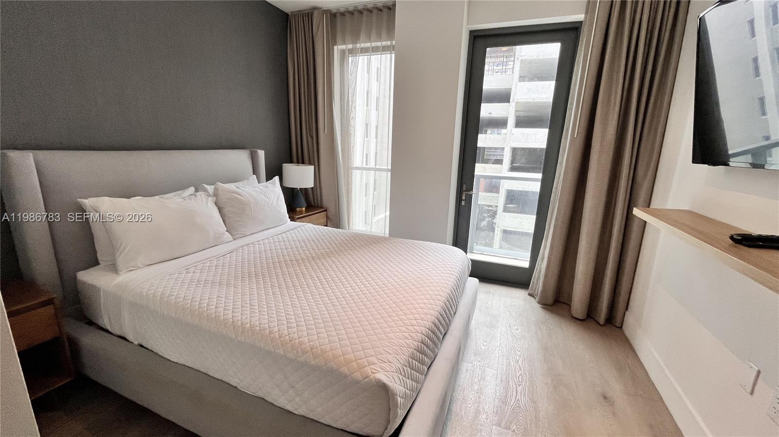 image Smart Brickell III9