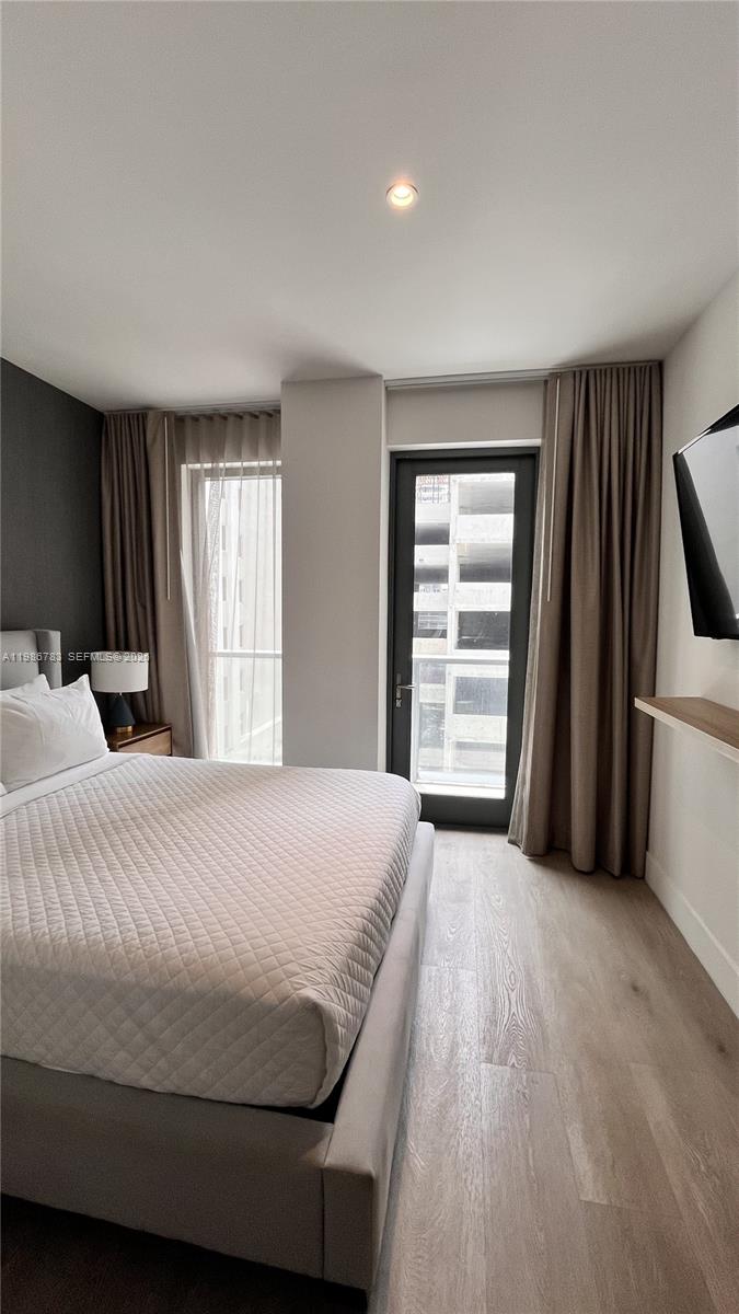 image Smart Brickell III12