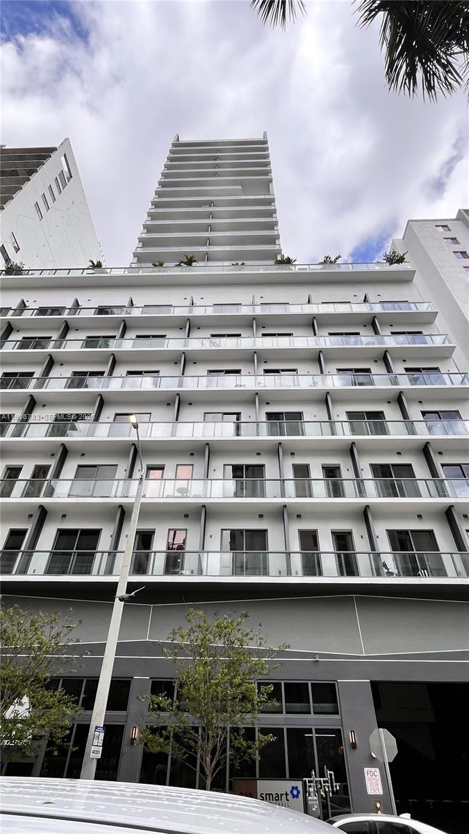 image Smart Brickell III1