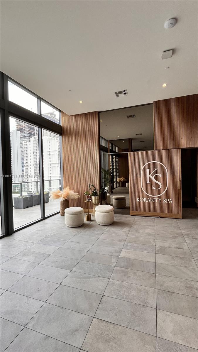 image Smart Brickell III25
