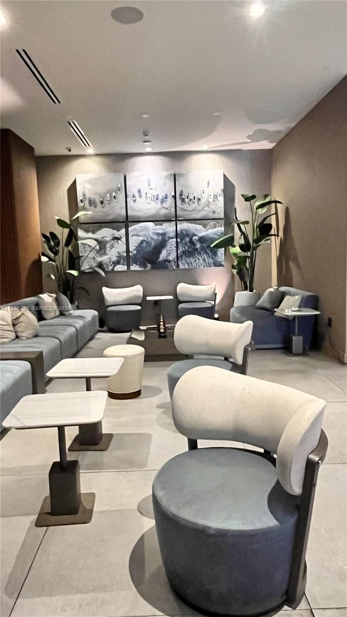 image Smart Brickell III28