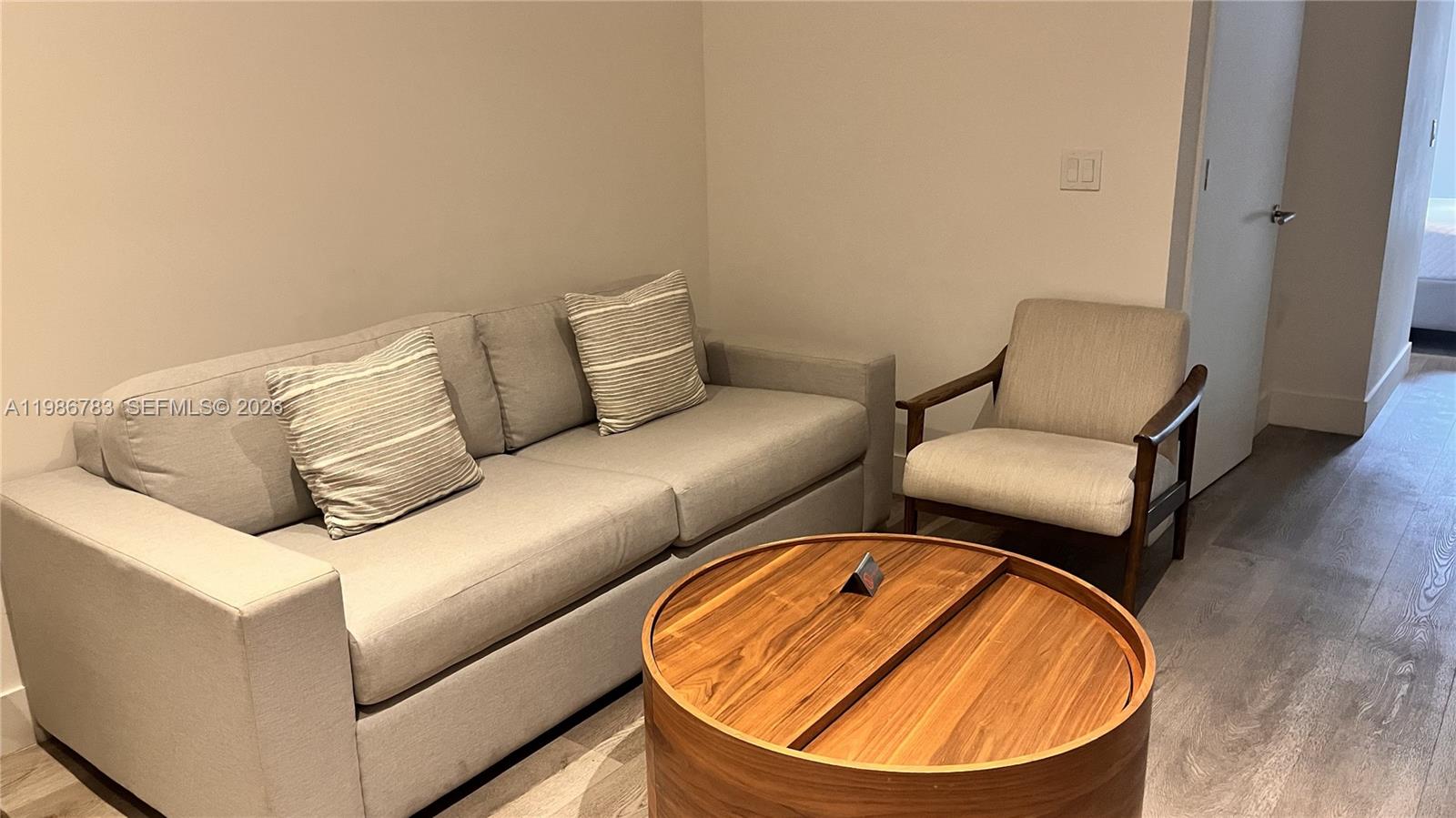 image Smart Brickell III2
