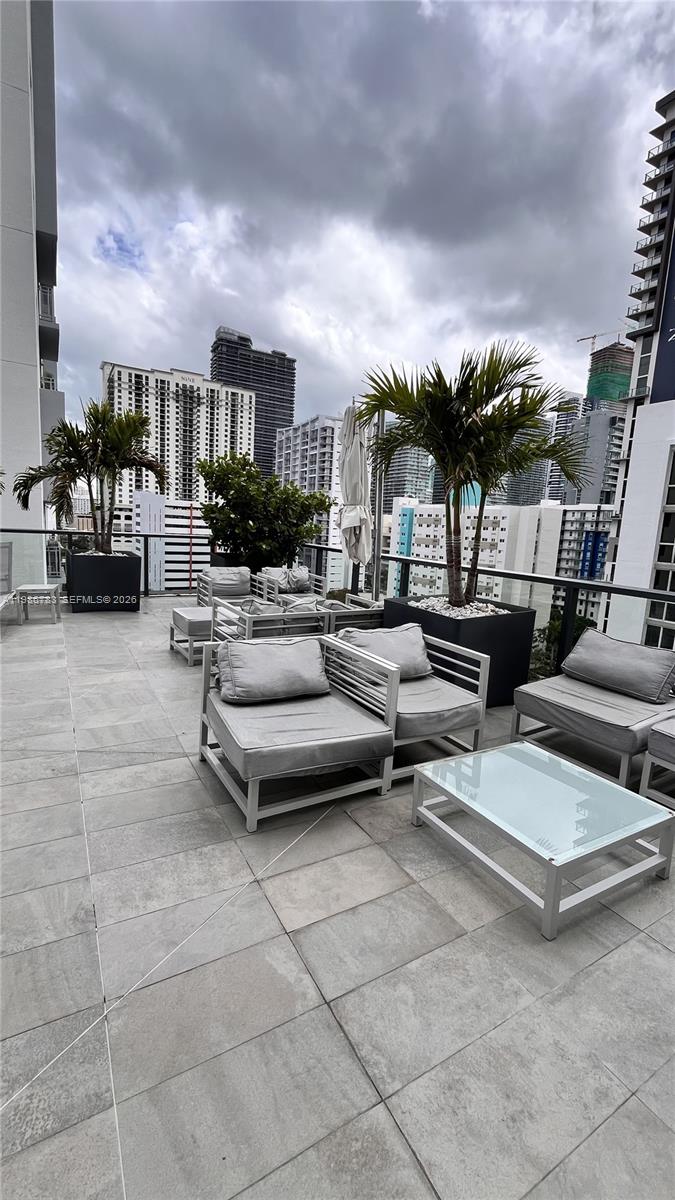 image Smart Brickell III35