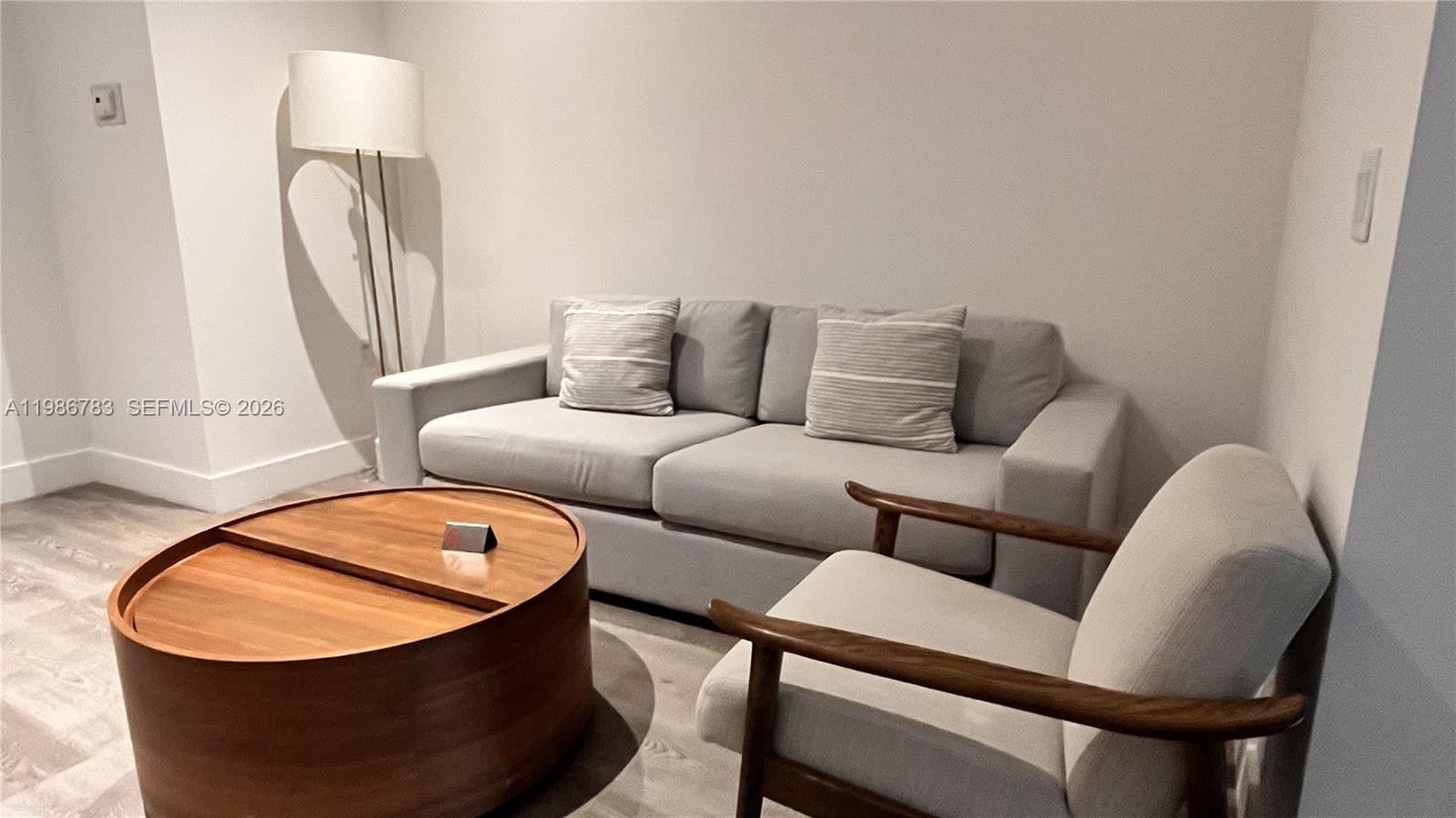 image Smart Brickell III3