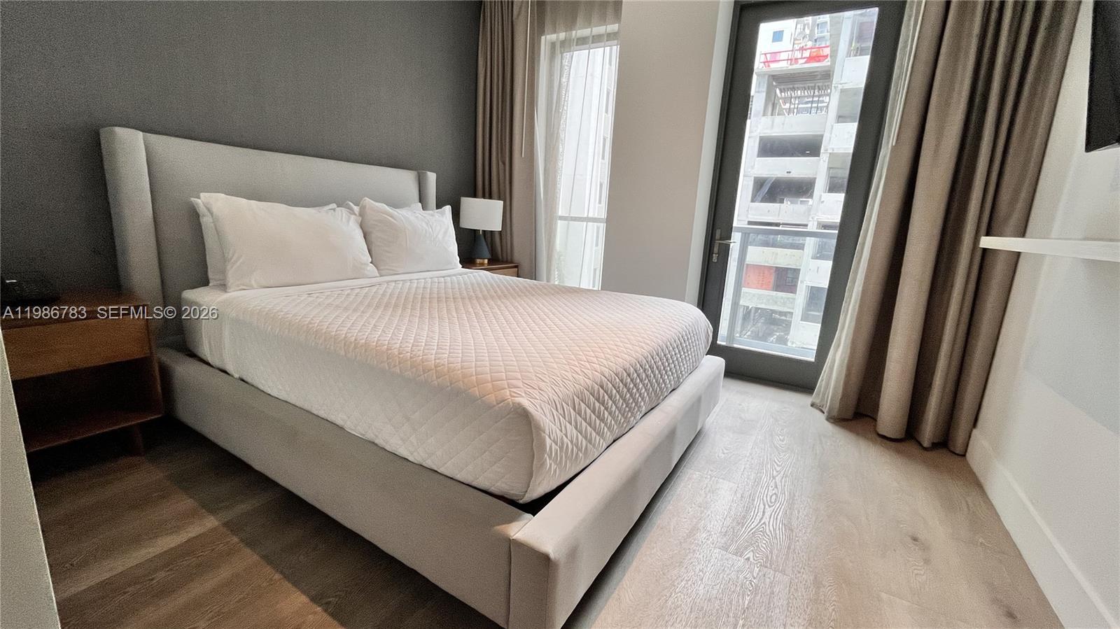 image Smart Brickell III8