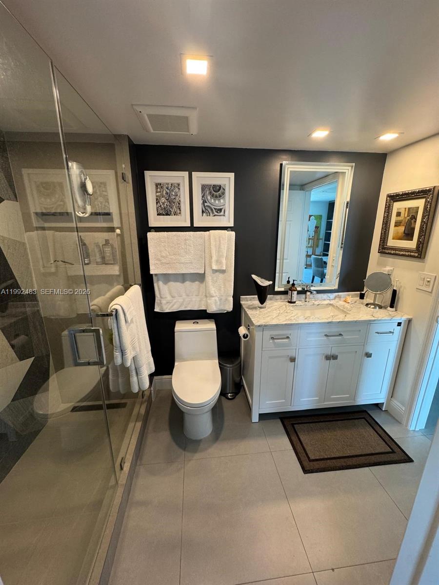 3000 Coral Way #919 Miami, FL 33145