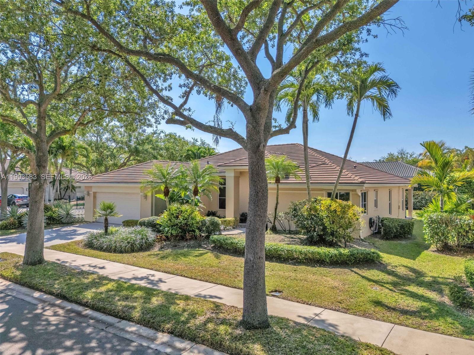 290 Landings Blvd Weston, FL 33327