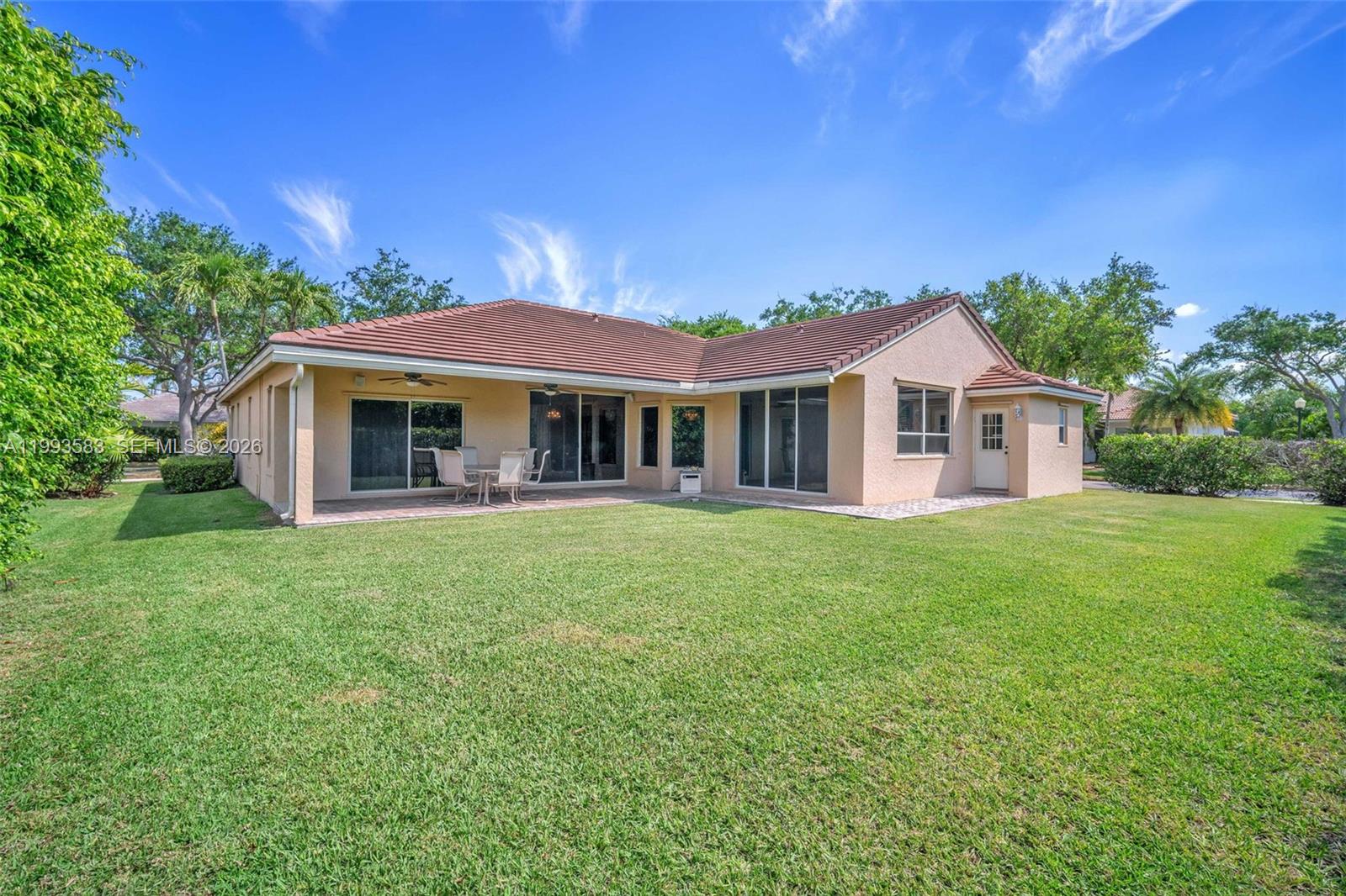 290 Landings Blvd Weston, FL 33327