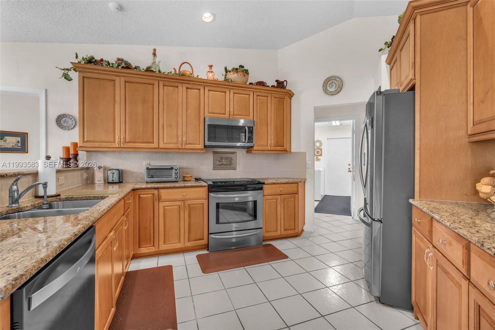 290 Landings Blvd Weston, FL 33327