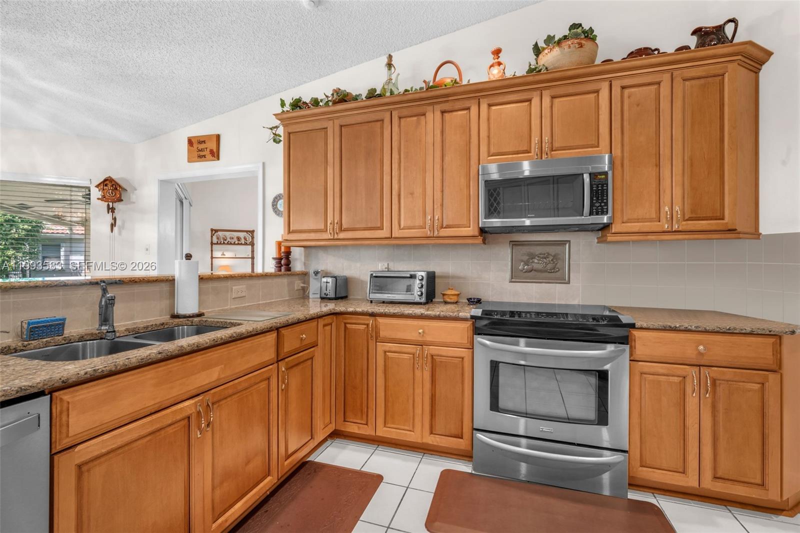 290 Landings Blvd Weston, FL 33327