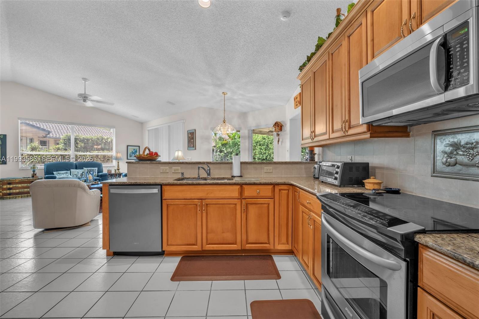 290 Landings Blvd Weston, FL 33327