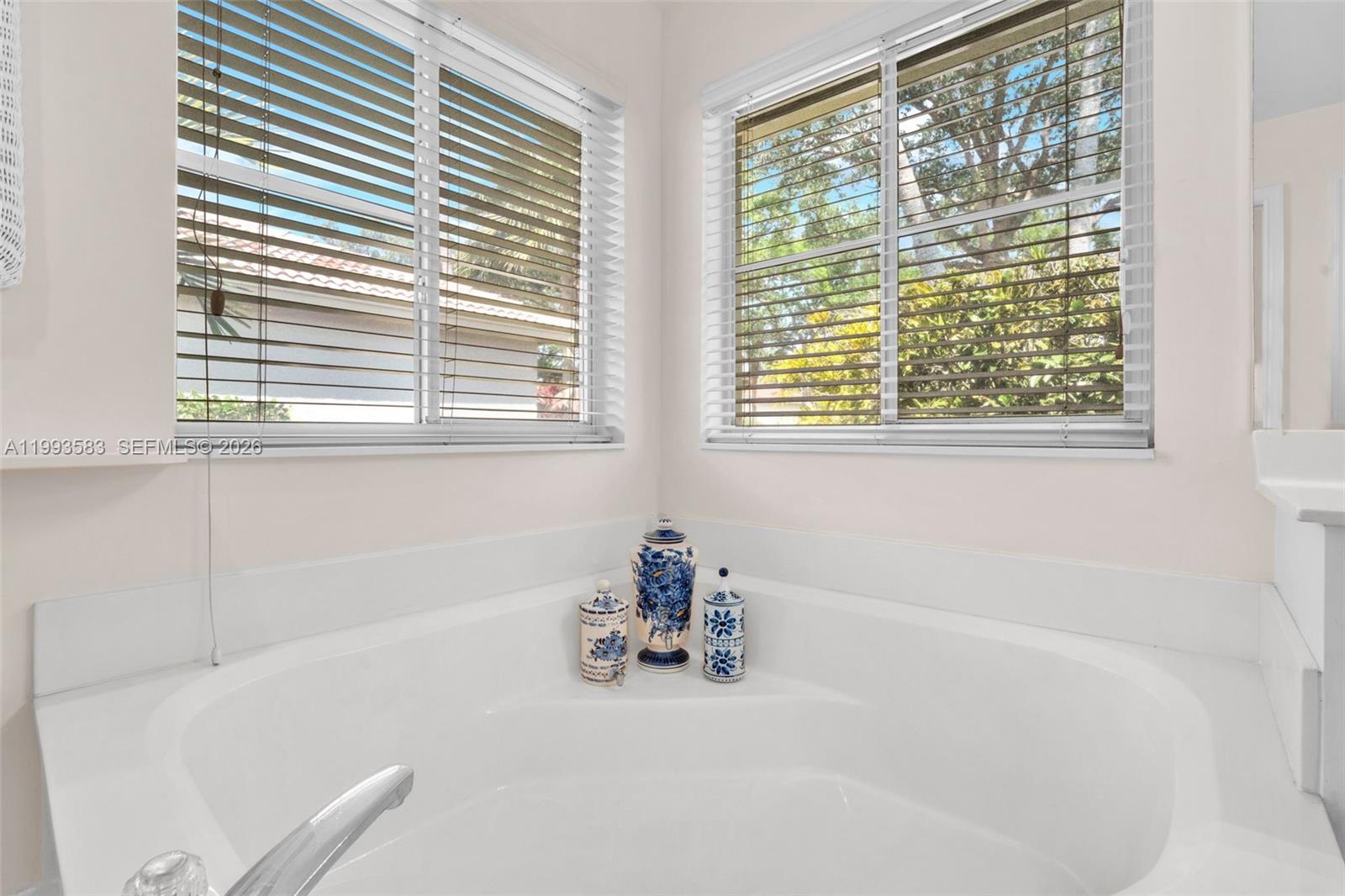 290 Landings Blvd Weston, FL 33327