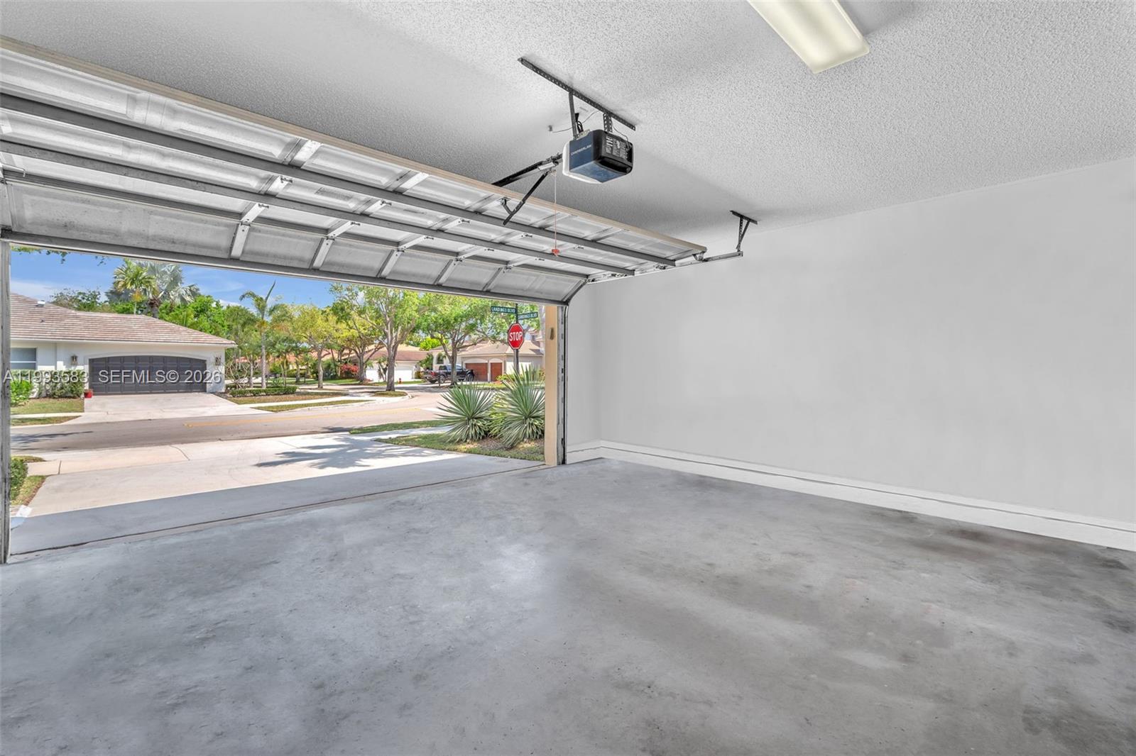 290 Landings Blvd Weston, FL 33327