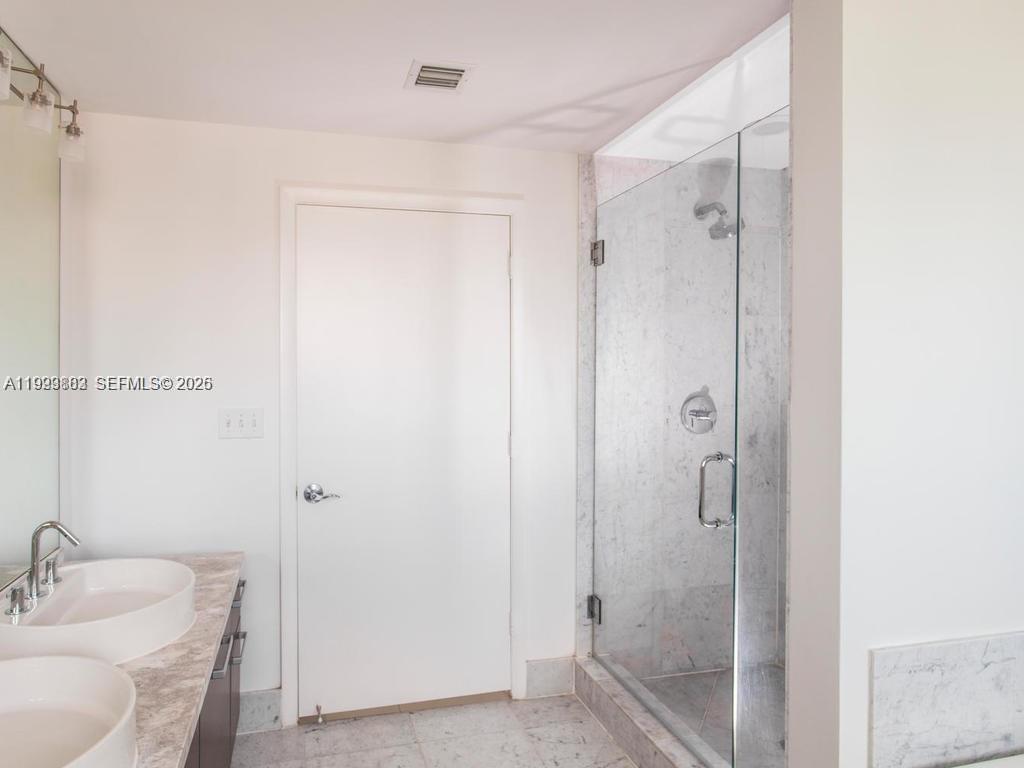 image Vizcayne North15