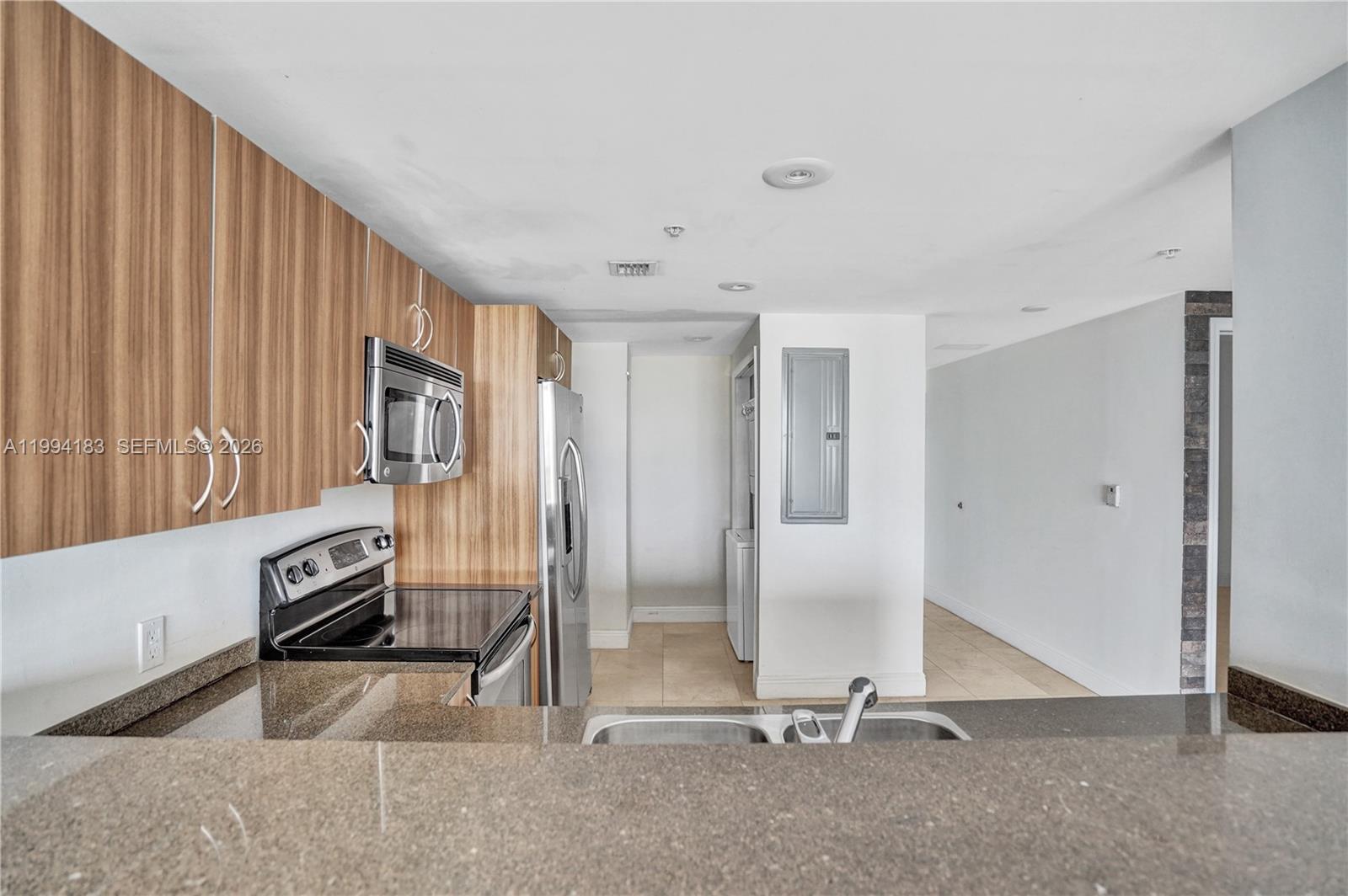 6305 Indian Crk Dr #3B Miami Beach, FL 33141