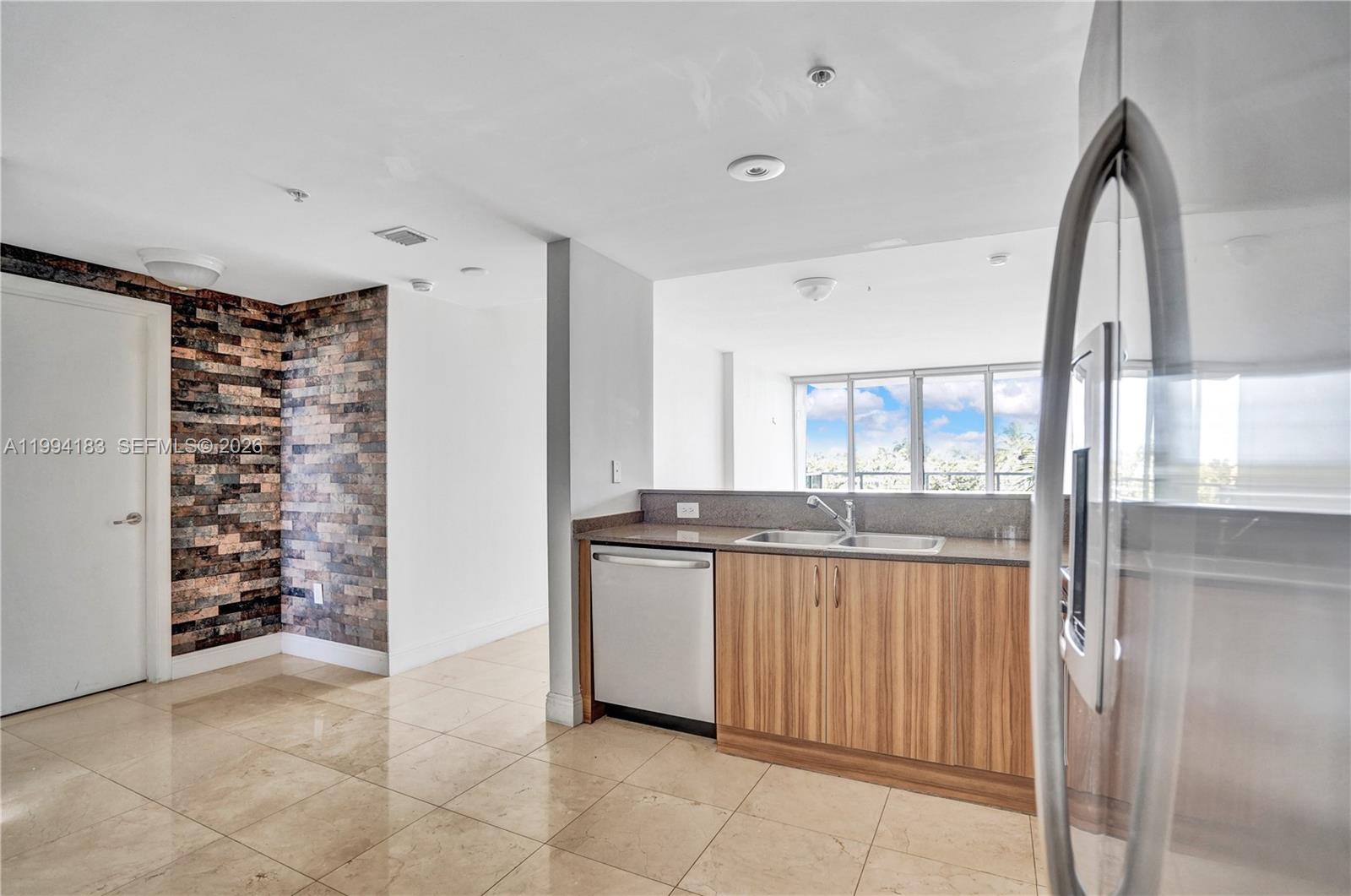 6305 Indian Crk Dr #3B Miami Beach, FL 33141