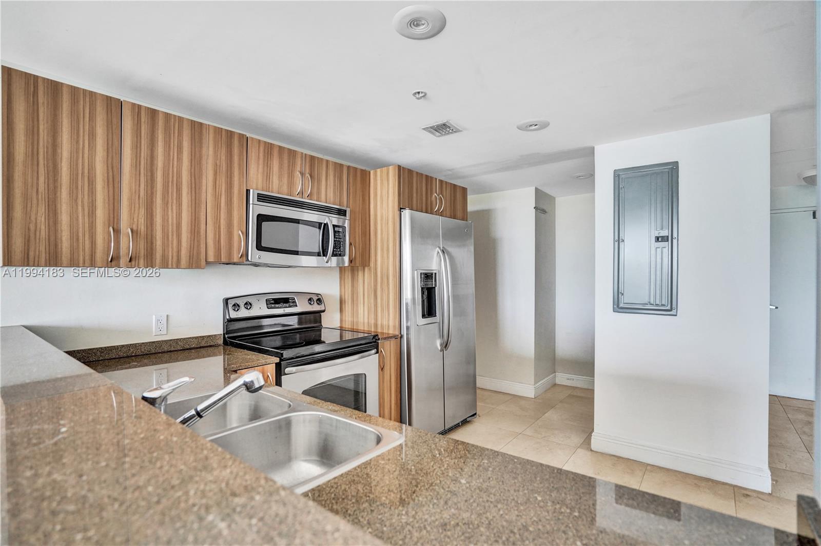 6305 Indian Crk Dr #3B Miami Beach, FL 33141