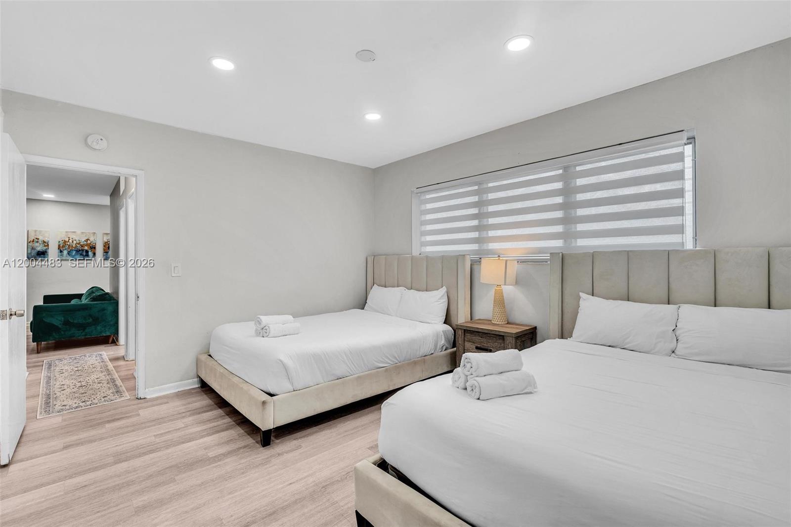 image Ten Thousand Plaza1
